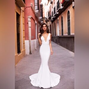 Alamour The Label White Jovana Gown (L) New with tags, never Worn